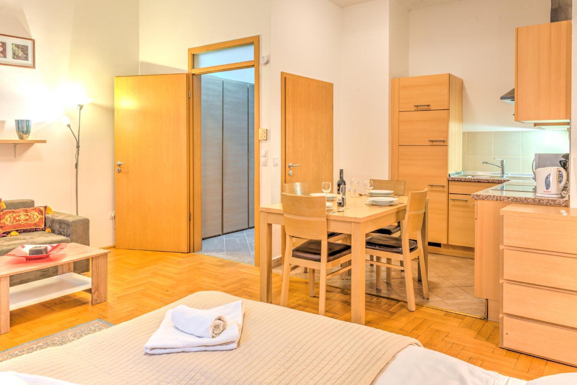 Central Downtown Apartments Будапеща Екстериор снимка